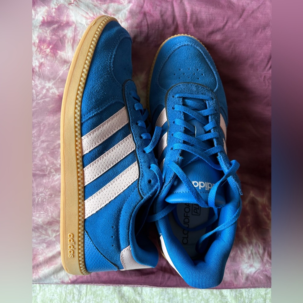 Women’s Adidas Sneakers